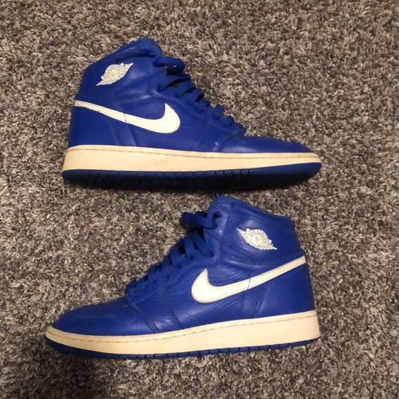 Air Jordan 1 Retro High OG GS ‘Hyper Royal’ - Picture 2 of 7